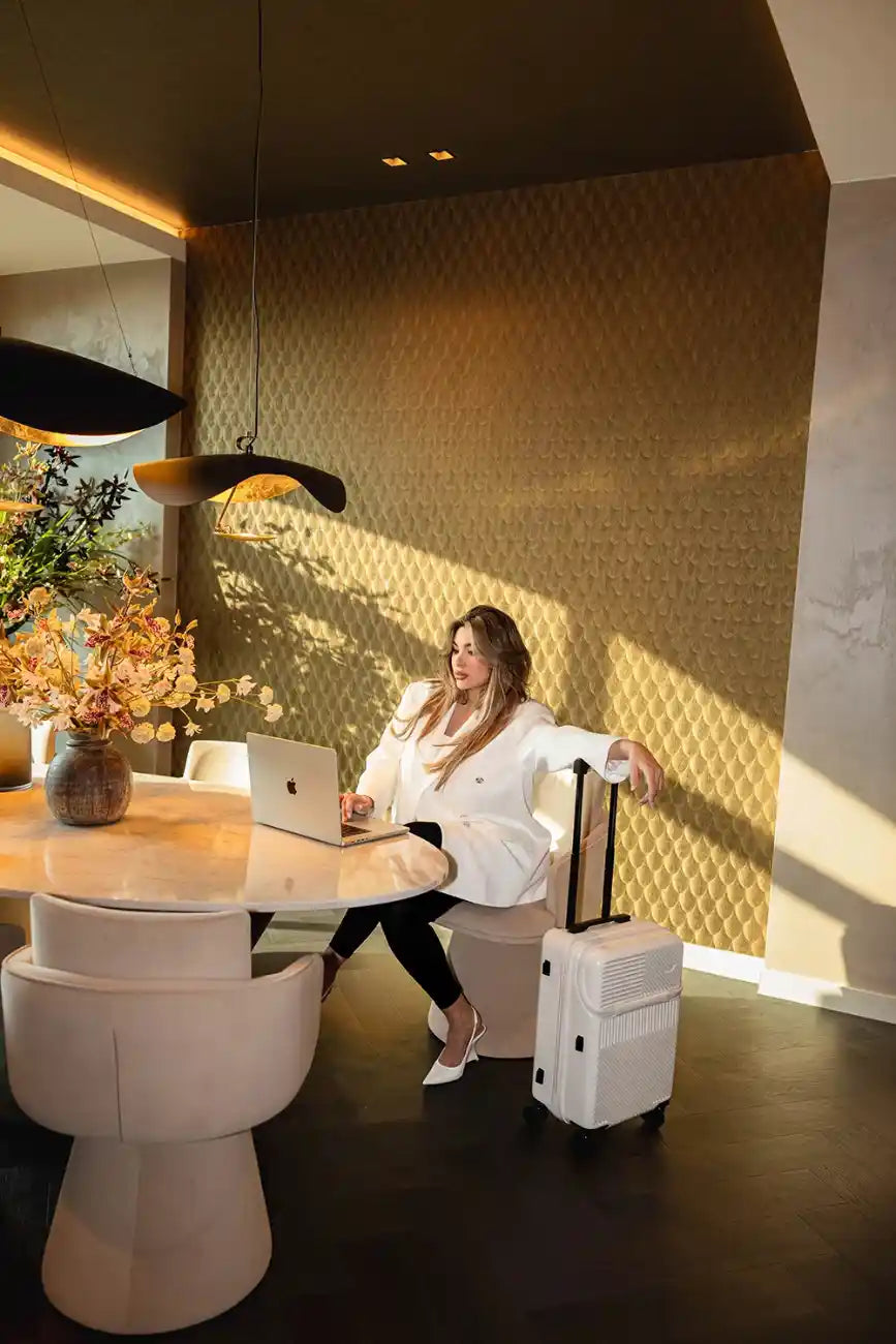 Front Open Suitcase H11 – Smart Handbagage Kofferr - 35 liter - Off White