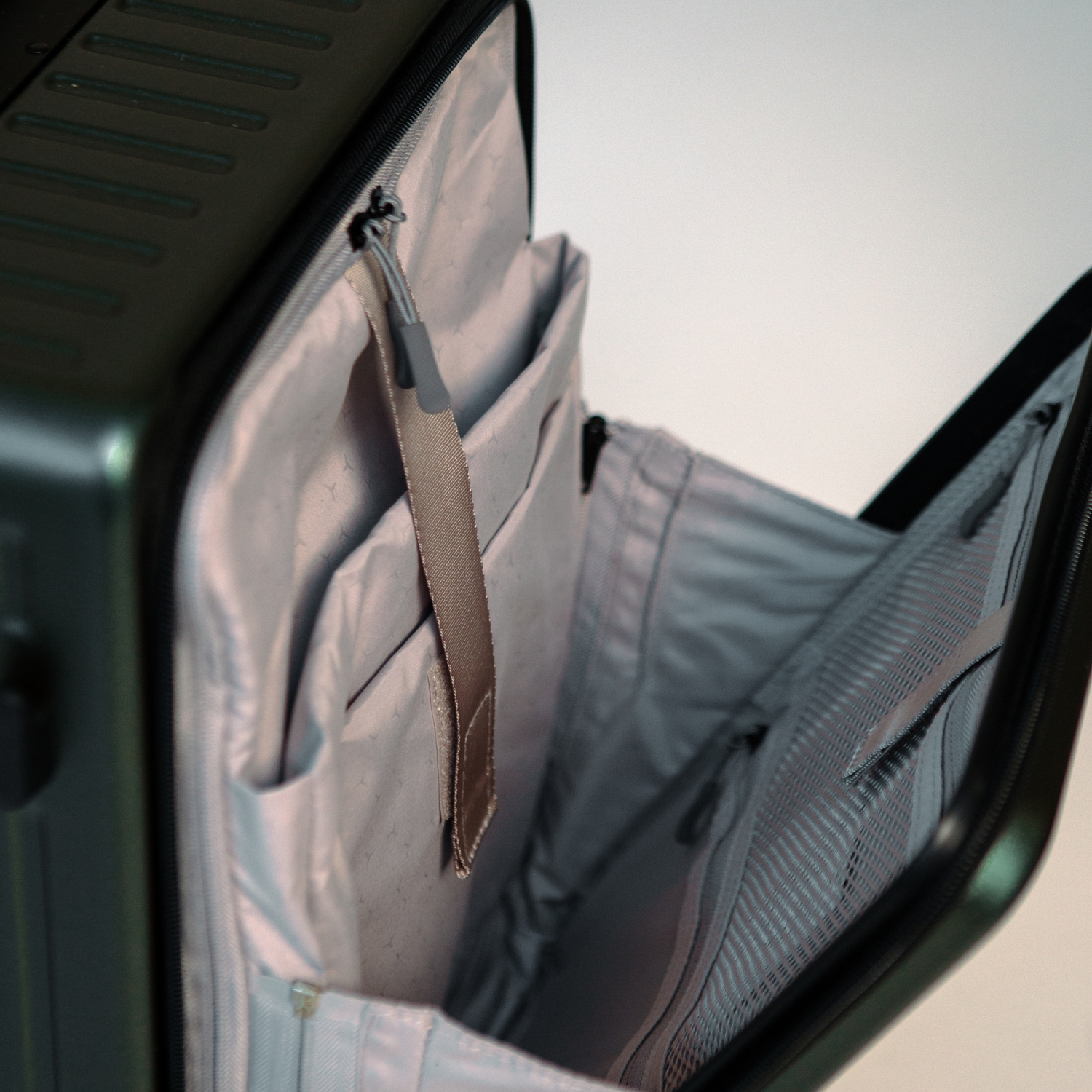 Front Open Carry-On – Smart Handbagage Koffer - 36 liter - Green