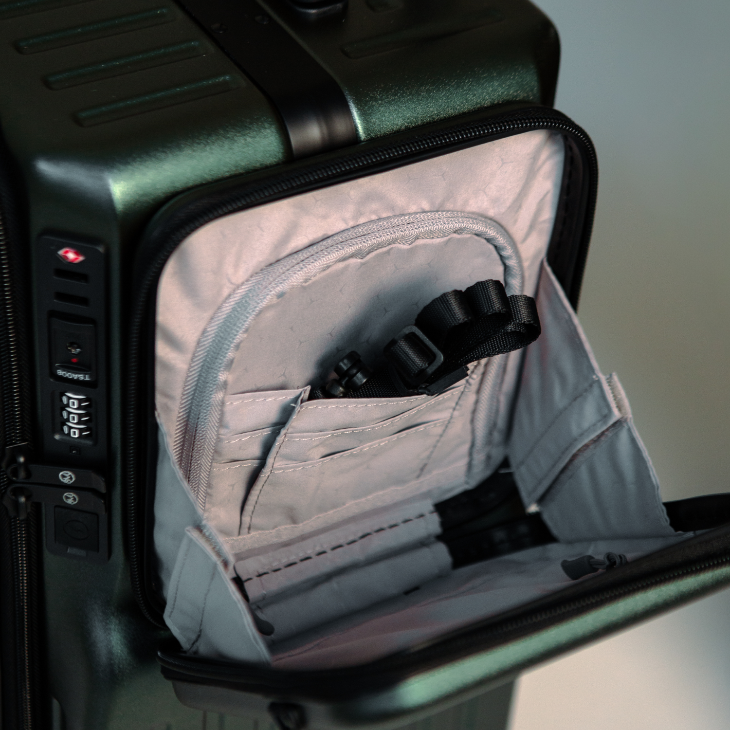 Front Open Carry-On – Smart Handbagage Koffer - 36 liter - Green