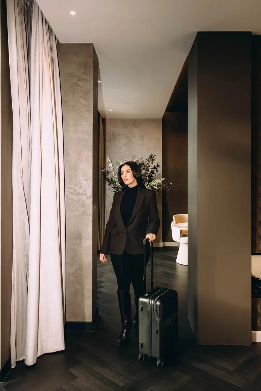 Front Open Suitcase H11 – Smart Handbagage Koffer - 35 liter - Black