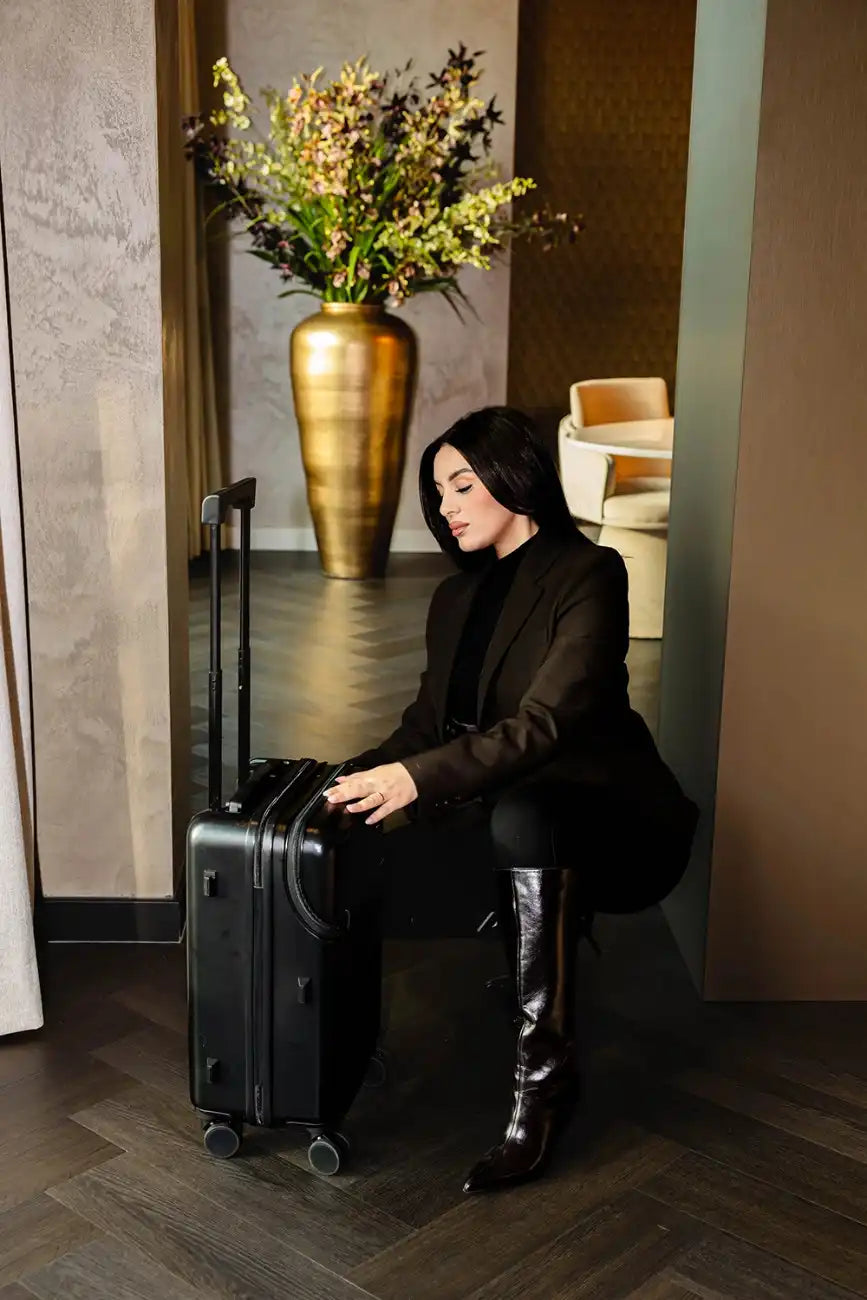 Front Open Suitcase H11 – Smart Handbagage Koffer - 35 liter - Black