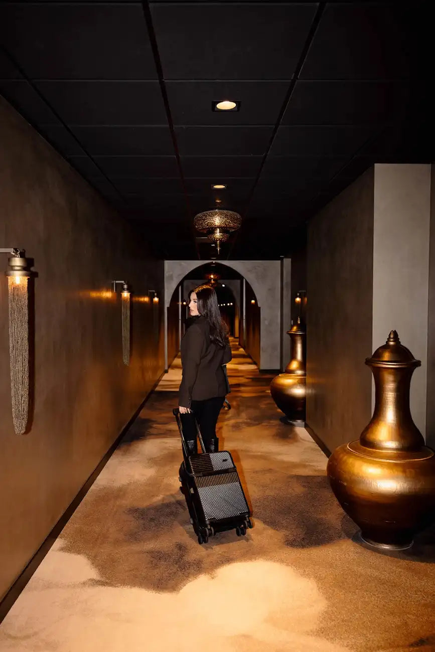 Front Open Suitcase H11 – Smart Handbagage Koffer - 35 liter - Black