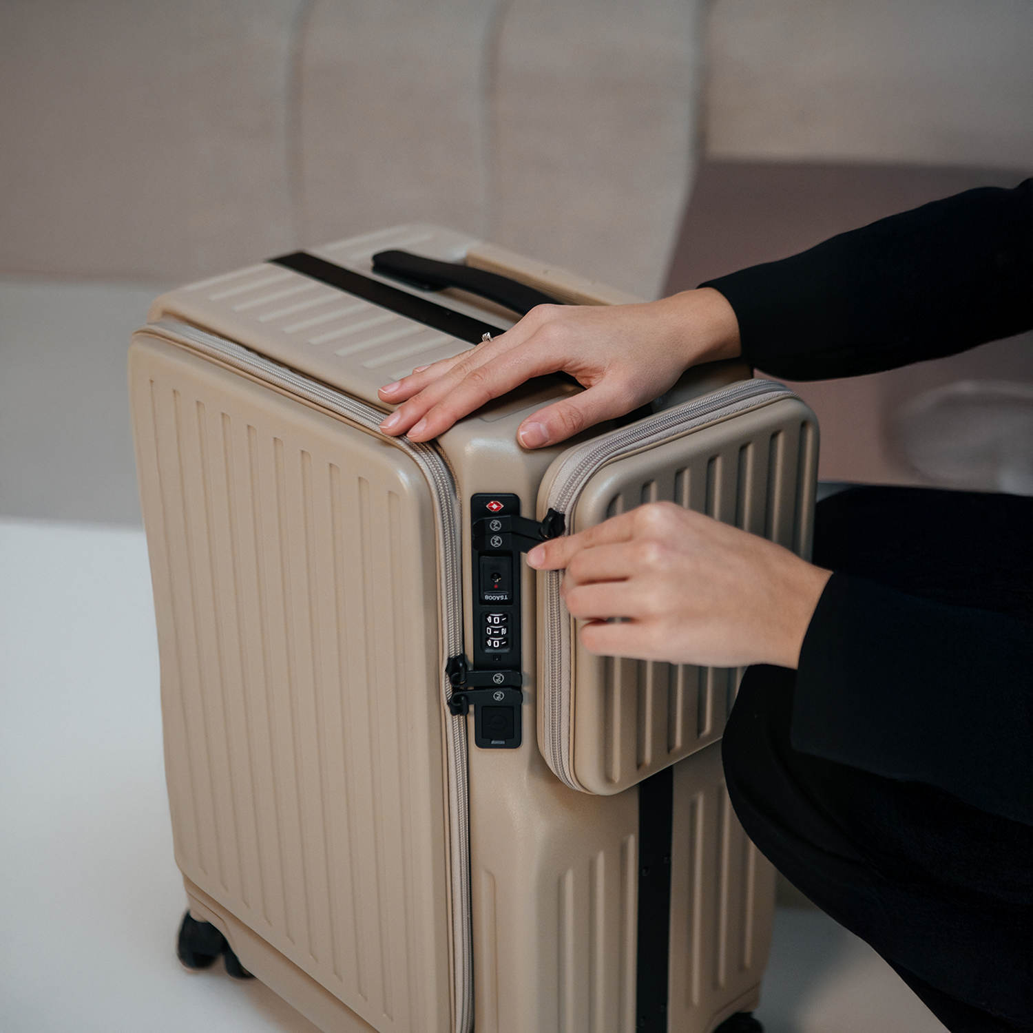 Front Open Carry-On – Smart Handbagage Koffer - 36 liter - Apricot